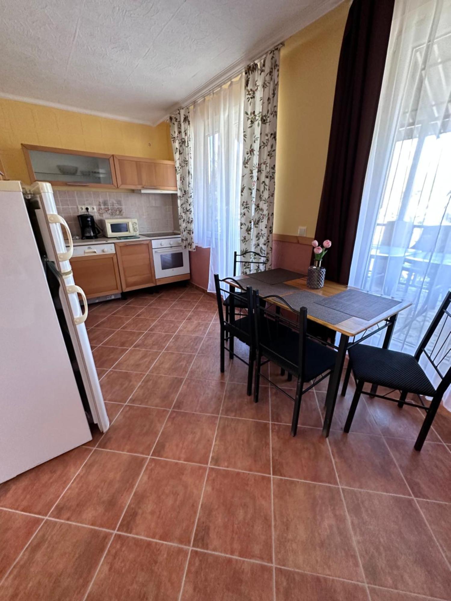 Aranyeso Apartman ハイデゥソボスロー エクステリア 写真