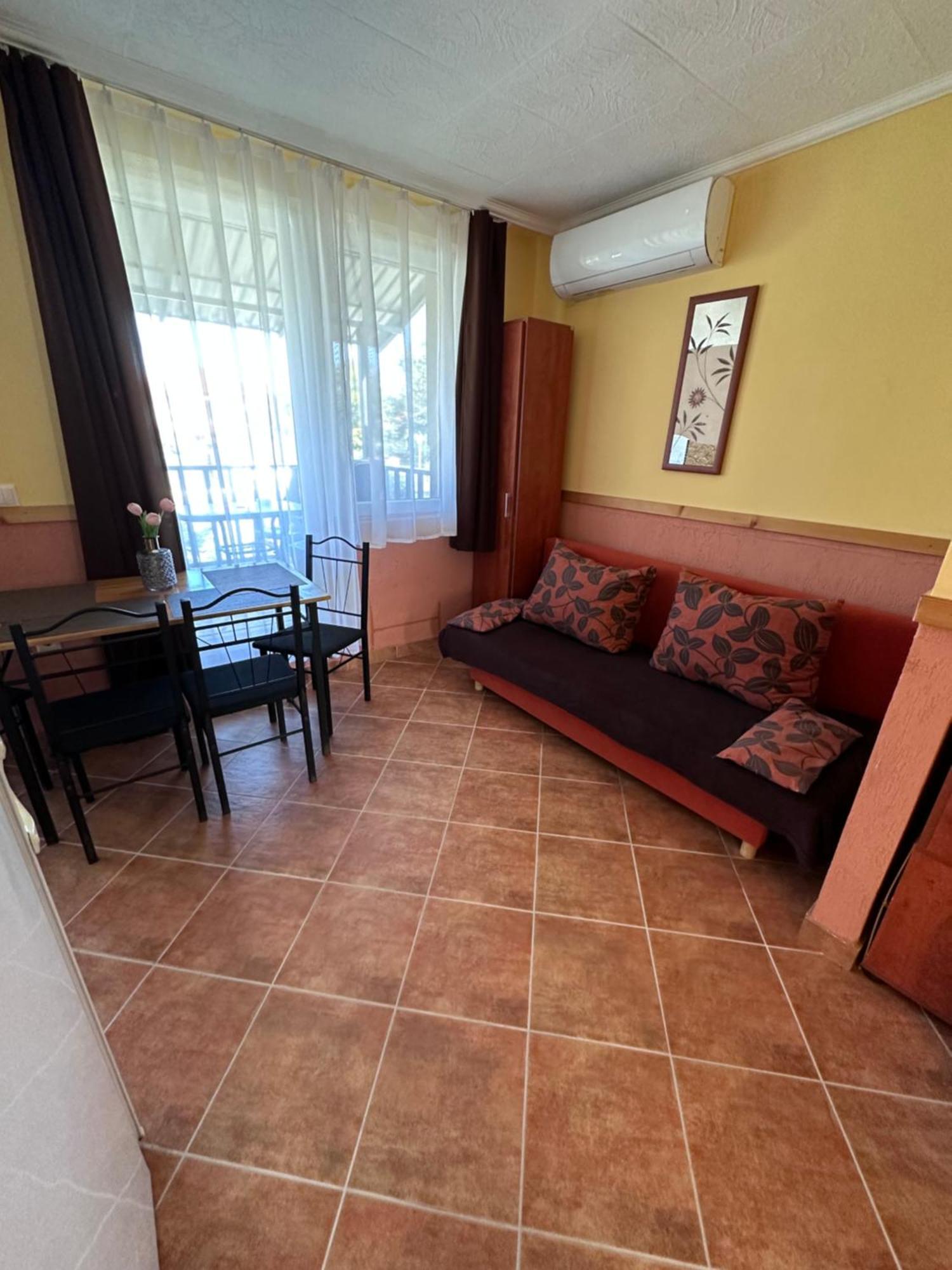 Aranyeso Apartman ハイデゥソボスロー エクステリア 写真
