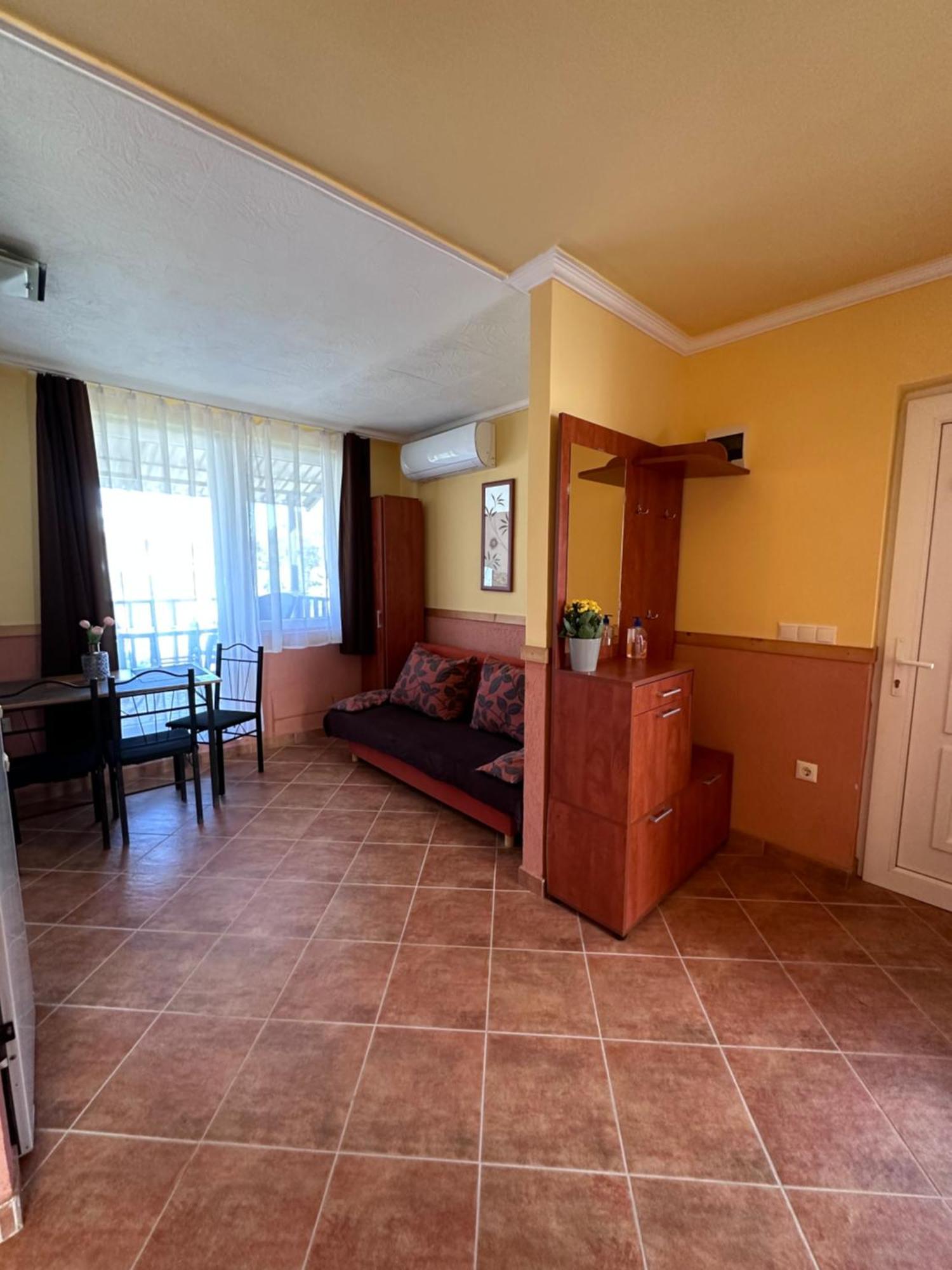Aranyeso Apartman ハイデゥソボスロー エクステリア 写真