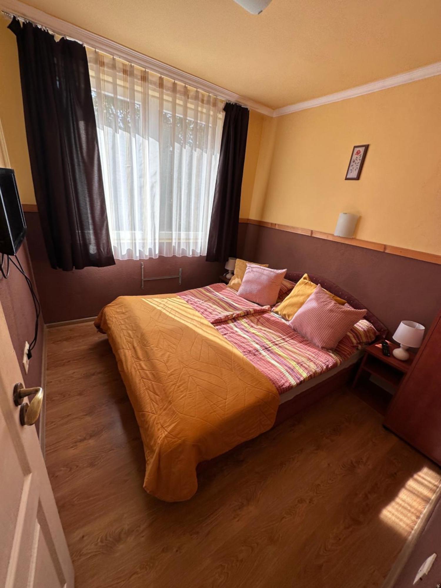 Aranyeso Apartman ハイデゥソボスロー エクステリア 写真