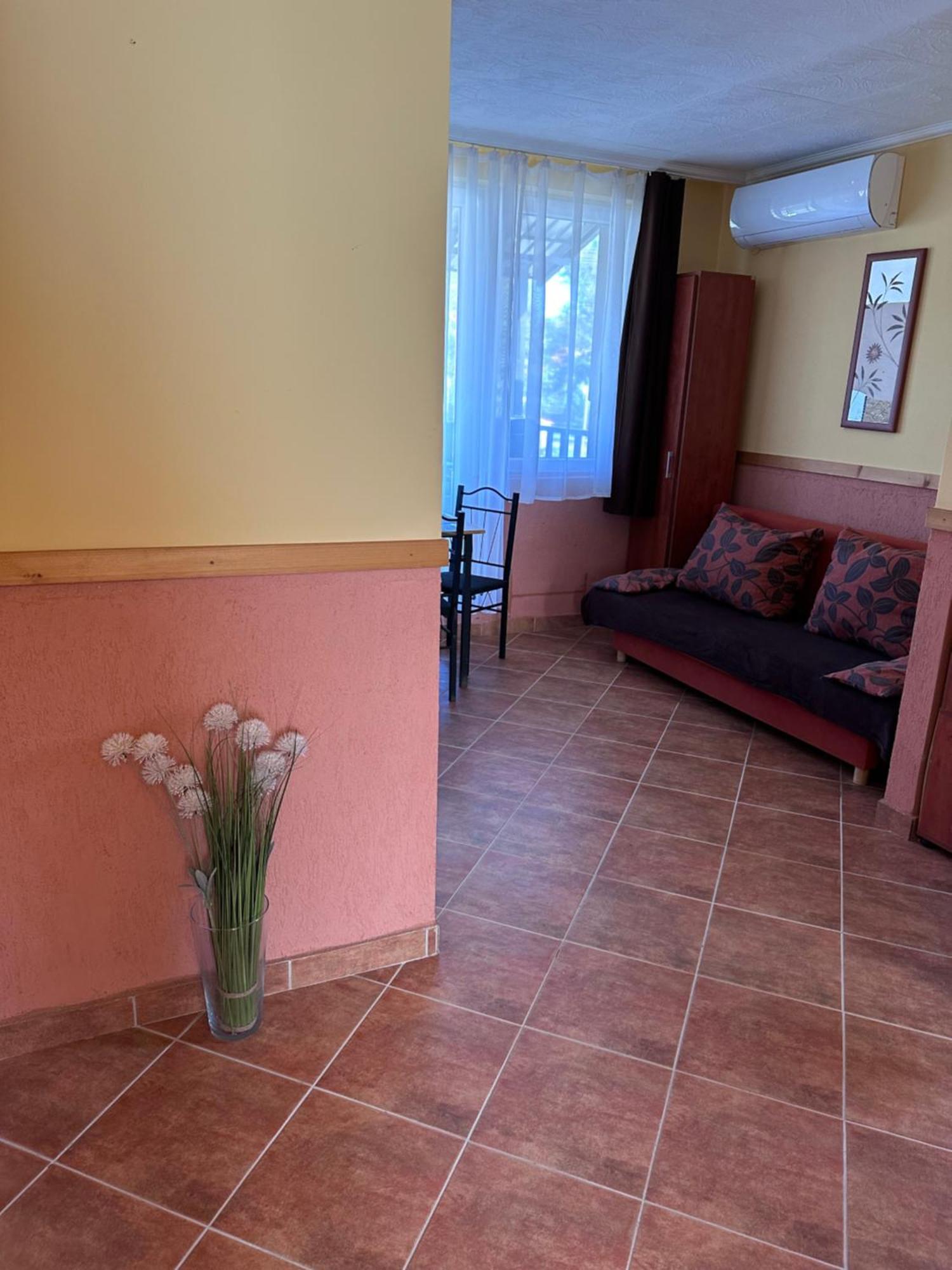 Aranyeso Apartman ハイデゥソボスロー エクステリア 写真