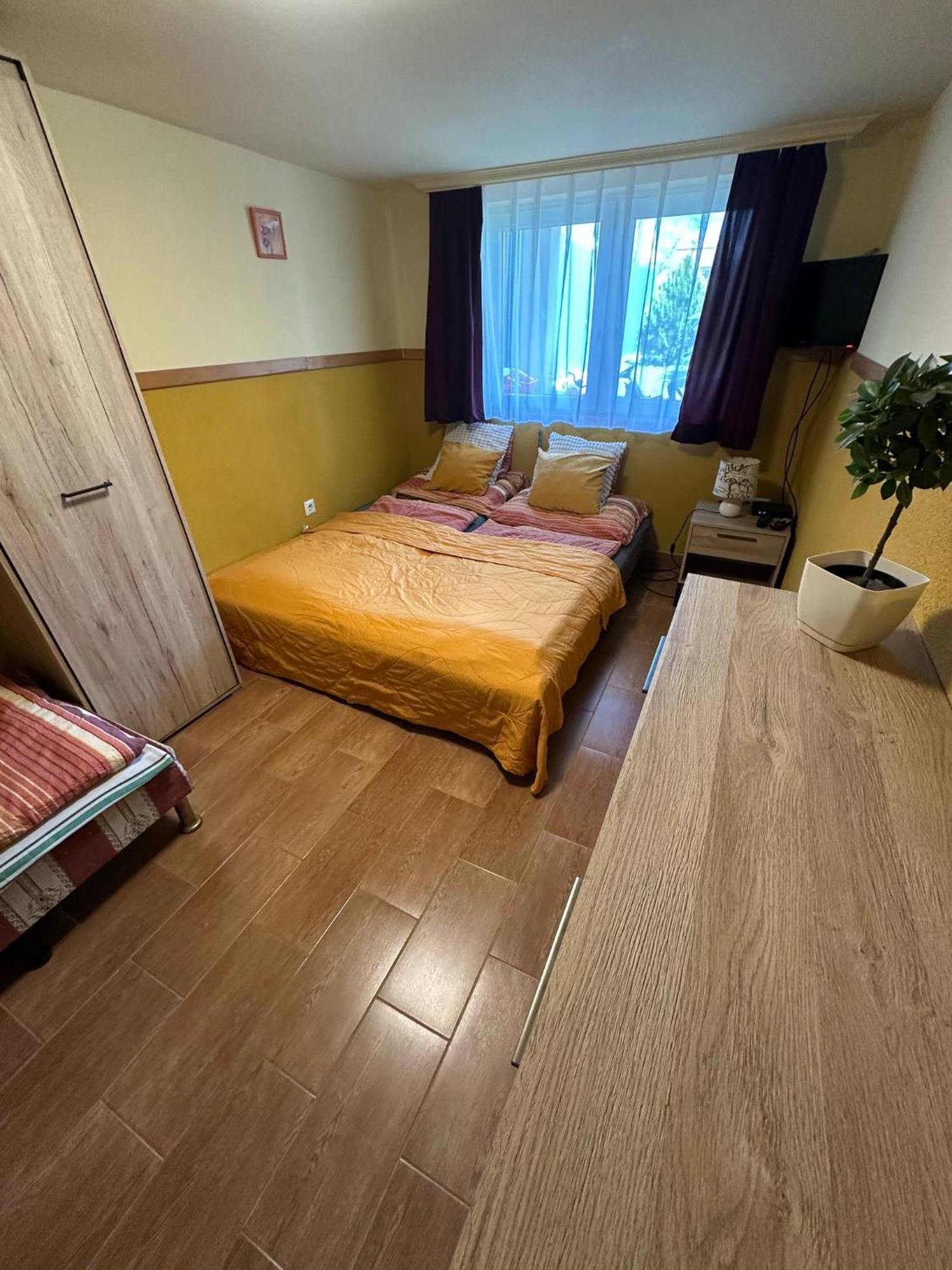Aranyeso Apartman ハイデゥソボスロー エクステリア 写真